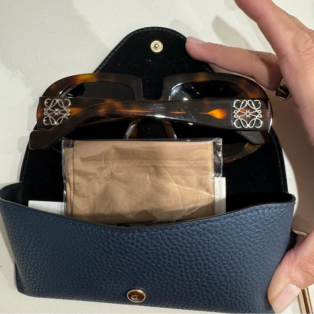 LOEWE Tortoiseshell Round Sunglasses - Picture 4 of 11